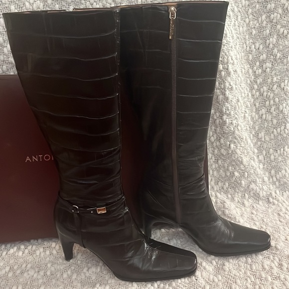 Chocolate brown crocodile boots for the Fall - Picture 11 of 15